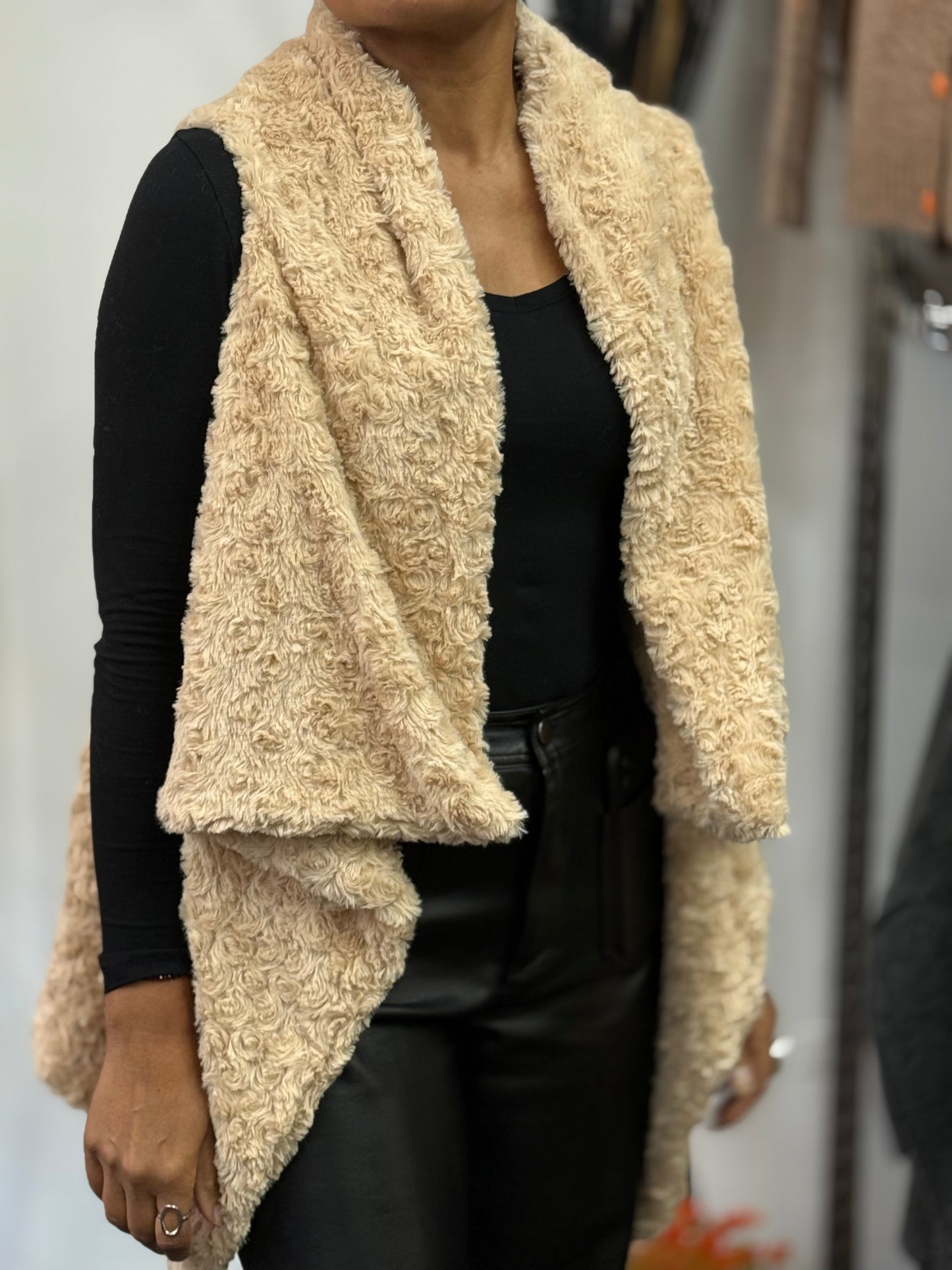 ORINCO- WATER FELT ROSE EFFECT FAUX FUR GILET-#BlackFridaySale