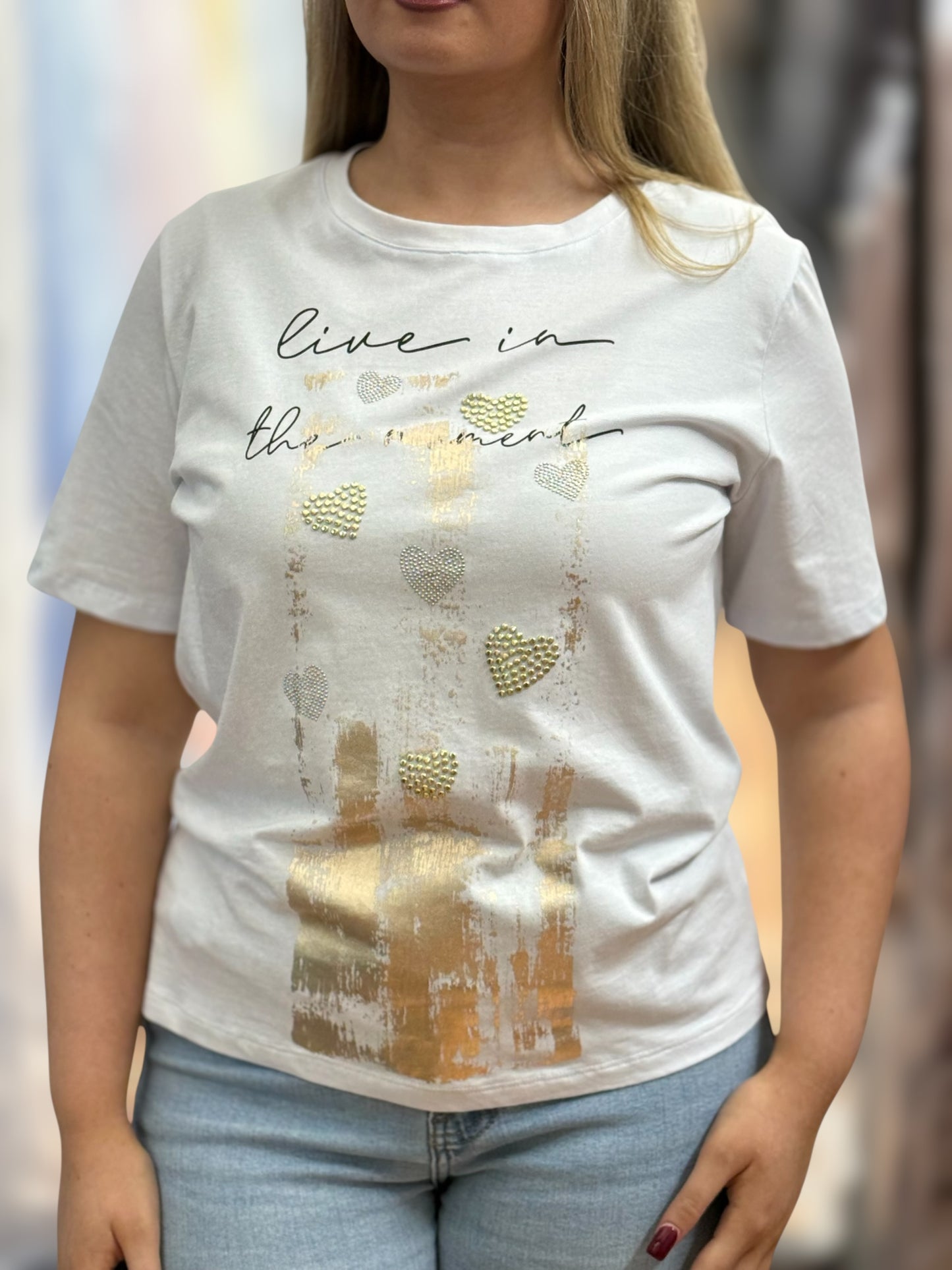 LIVE IN THE MOMENT TEE