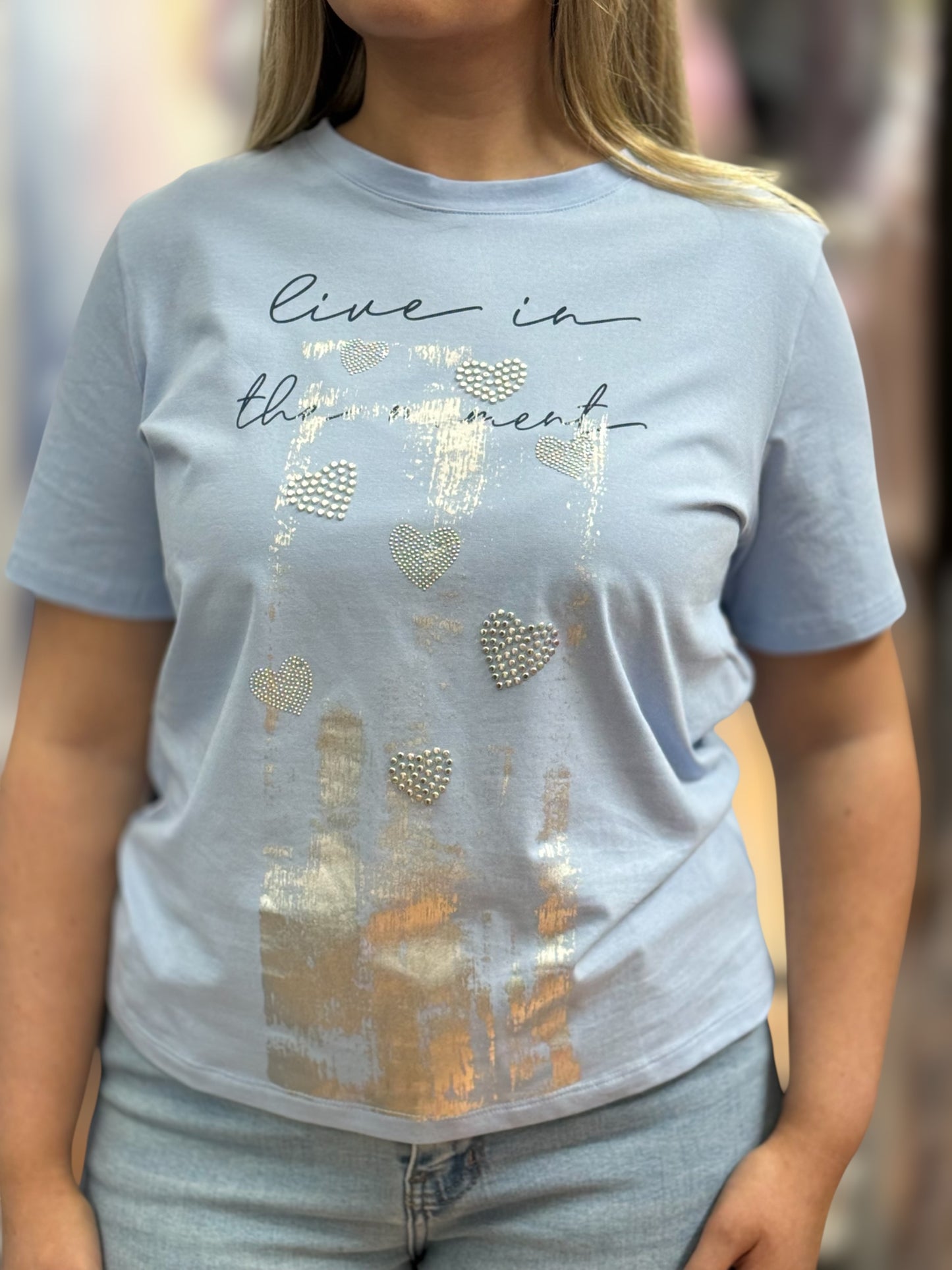 LIVE IN THE MOMENT TEE