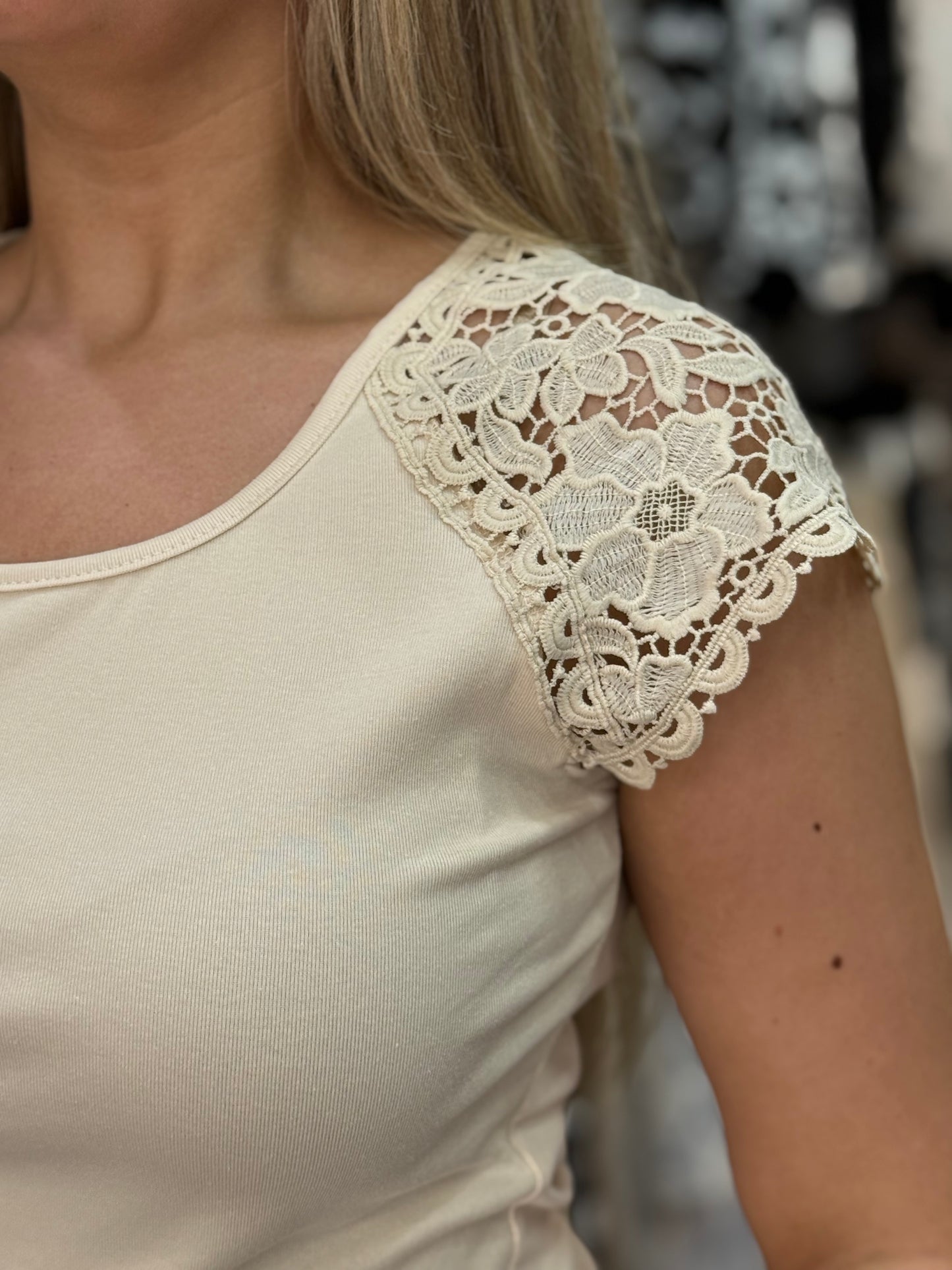 ZOEY-CROCHET V/BACK TEE TOP
