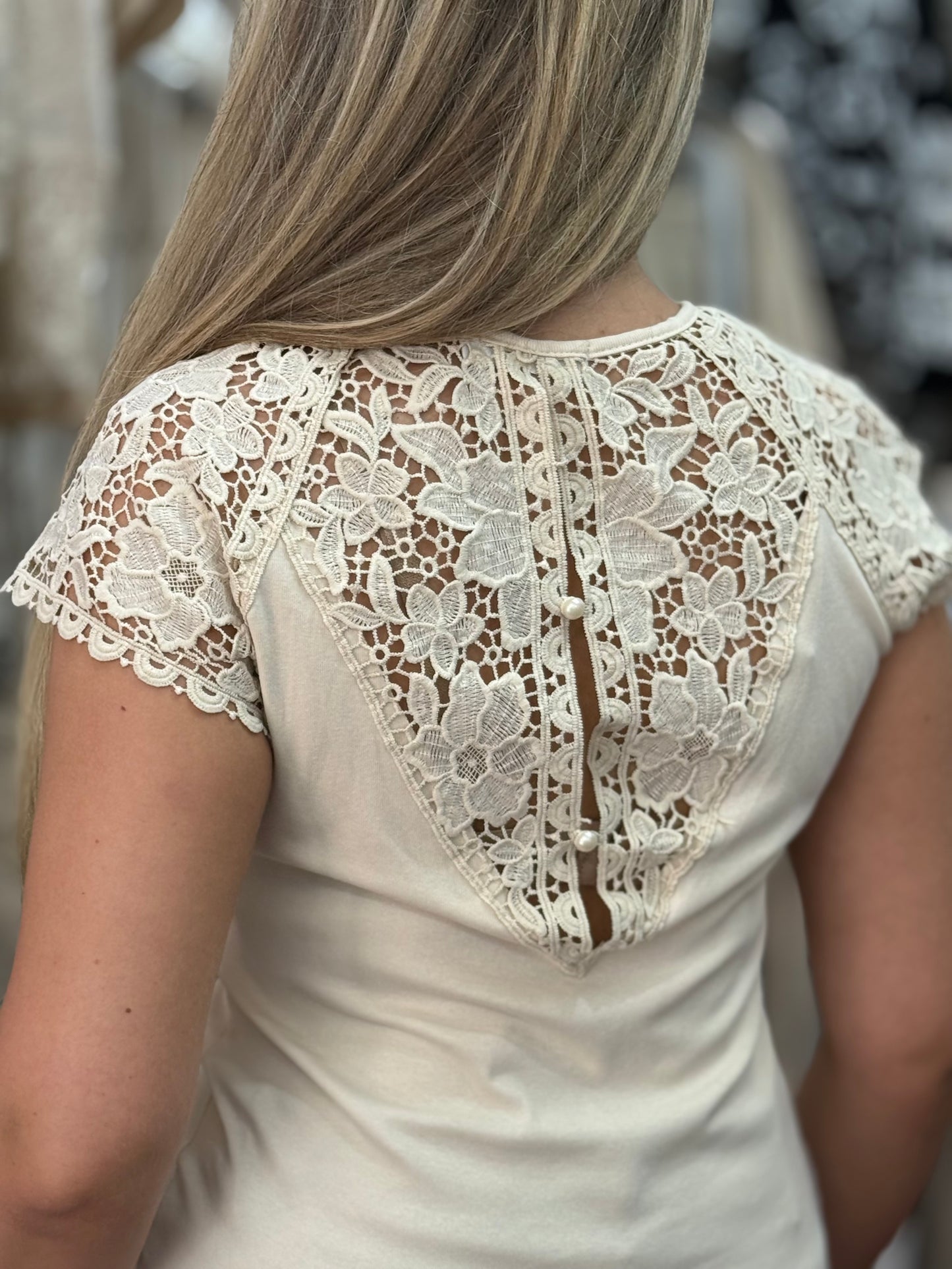 ZOEY-CROCHET V/BACK TEE TOP
