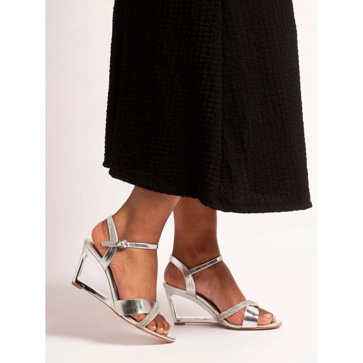 LUNAR-ELEGANCE NADINE SILVER WEDGE