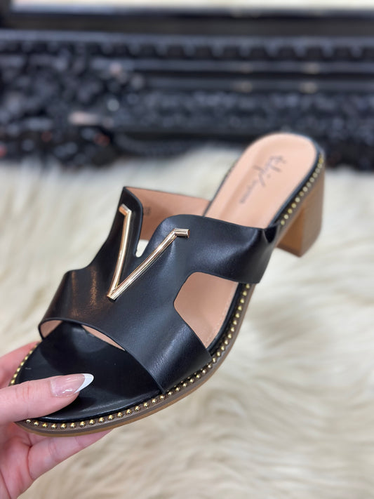 V  STUDDED MULE - BLACK