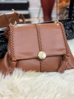 Load image into Gallery viewer, BUTTON CLASP TASSLE SHOULDER BAG
