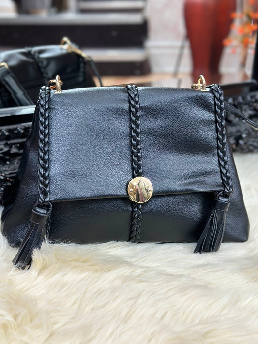 BUTTON CLASP TASSLE SHOULDER BAG